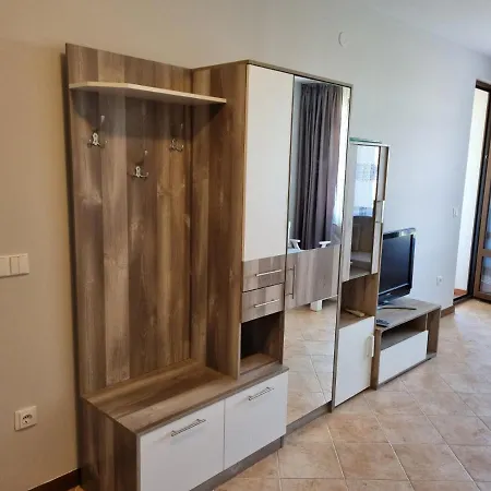 Apartment Oasis & *